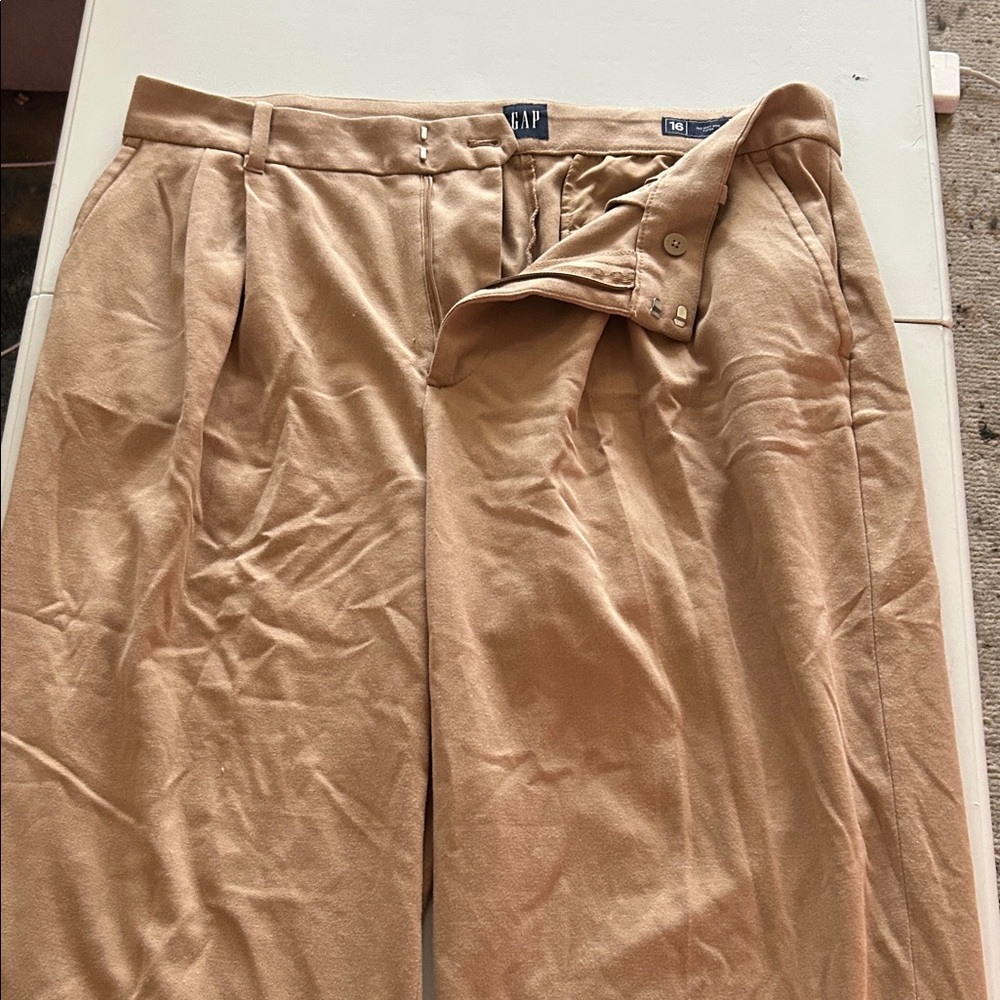 GAP women’s tan tapered trouser
